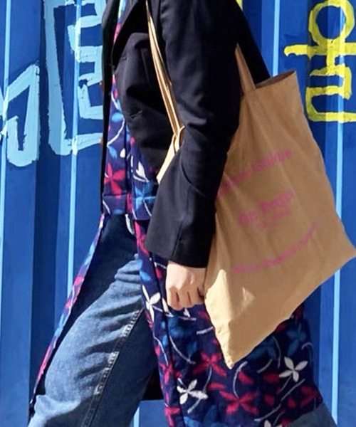 EPICKS（エピックス）の「レタリングロゴプリントカラートートバッグ（トートバッグ・レディース・グリーン/ブラック/ベージュ系その他/ピンク系その他/ブルー系その他/イエロー/オレンジ/レッド/カーキ/ブラウン/ピンク/グレー/グリーン系その他・FREE/F）」の5枚目の写真