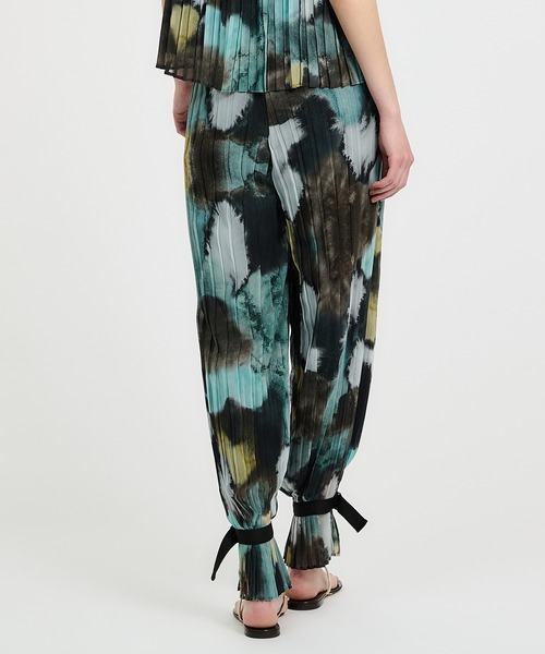 col pierrot（コルピエロ）の「COL PIERROT FOR ESTNATION / アブストラクトプリントプリーツパンツ（その他パンツ・レディース・グリーン系その他・SMALL）」の8枚目の写真