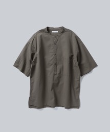 WHITE MAILS（ホワイトメイルズ）の「COTTON PAPER POPLIN BAND COLLAR PULLOVER SHIRT（シャツ/ブラウス）」