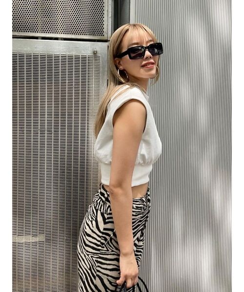 EVRIS（エヴリス）の「パワーショルダークロップドスウェットトップス（Tシャツ/カットソー・レディース・ホワイト/ブラック/グレー/グリーン・FREE）」の5枚目の写真