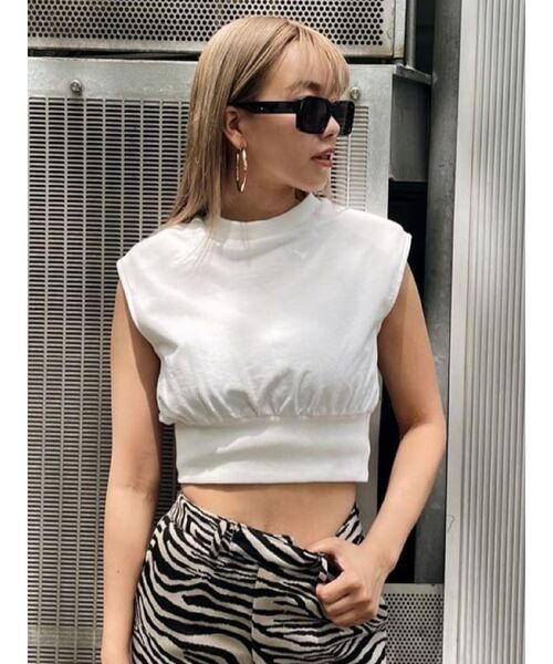 EVRIS（エヴリス）の「パワーショルダークロップドスウェットトップス（Tシャツ/カットソー・レディース・ホワイト/ブラック/グレー/グリーン・FREE）」の6枚目の写真