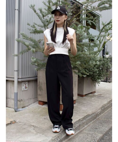 EVRIS（エヴリス）の「パワーショルダークロップドスウェットトップス（Tシャツ/カットソー・レディース・ホワイト/ブラック/グレー/グリーン・FREE）」の9枚目の写真