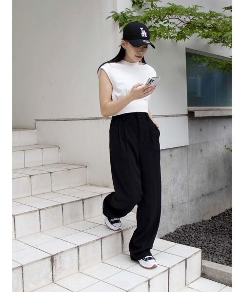 EVRIS（エヴリス）の「パワーショルダークロップドスウェットトップス（Tシャツ/カットソー・レディース・ホワイト/ブラック/グレー/グリーン・FREE）」の10枚目の写真