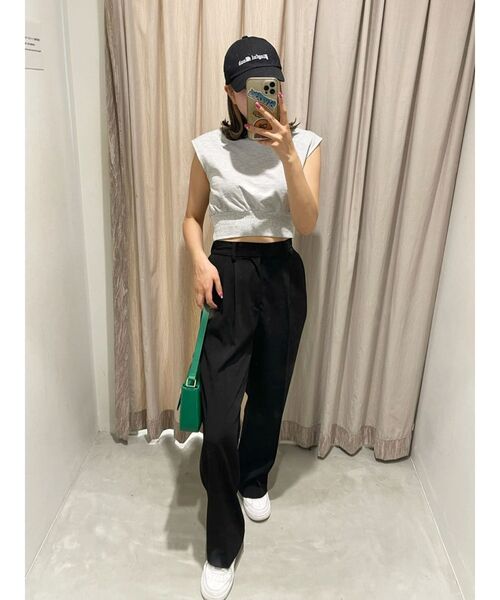 EVRIS（エヴリス）の「パワーショルダークロップドスウェットトップス（Tシャツ/カットソー・レディース・ホワイト/ブラック/グレー/グリーン・FREE）」の11枚目の写真