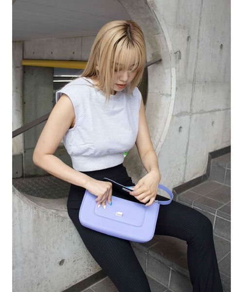 EVRIS（エヴリス）の「パワーショルダークロップドスウェットトップス（Tシャツ/カットソー・レディース・ホワイト/ブラック/グレー/グリーン・FREE）」の12枚目の写真