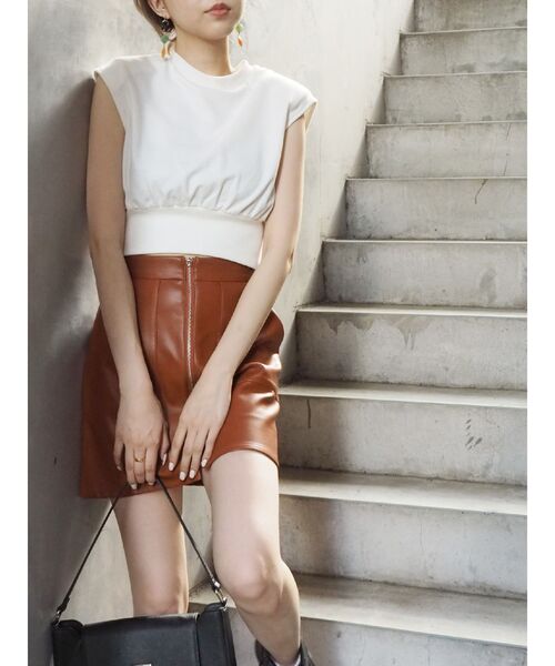 EVRIS（エヴリス）の「パワーショルダークロップドスウェットトップス（Tシャツ/カットソー・レディース・ホワイト/ブラック/グレー/グリーン・FREE）」の18枚目の写真