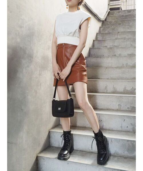 EVRIS（エヴリス）の「パワーショルダークロップドスウェットトップス（Tシャツ/カットソー・レディース・ホワイト/ブラック/グレー/グリーン・FREE）」の20枚目の写真