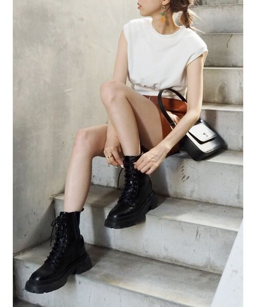 EVRIS（エヴリス）の「パワーショルダークロップドスウェットトップス（Tシャツ/カットソー・レディース・ホワイト/ブラック/グレー/グリーン・FREE）」の21枚目の写真