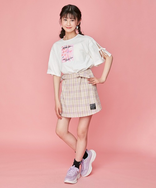 JENNI love(ジェニィラブ)の「袖スリットリボンTシャツ(Tシャツ/カットソー・キッズ・オフホワイト/ブラック/オレンジ・130cm/140cm/150cm/160cm)」の4枚目の写真