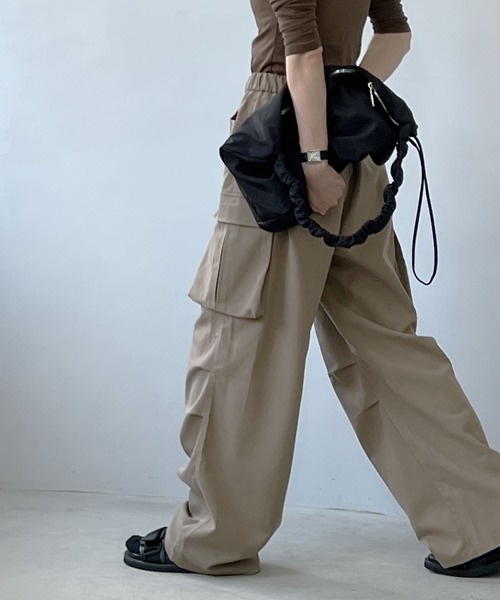 chuclla（チュクラ）の「ドローコード ショルダー2WAYトートバッグ(ナイロンライク/ ワッフル生地の2タイプ) je-101 cha22s016（ショルダーバッグ・レディース・グリーン/ホワイト/ブラック/ホワイト系その他/ブラック系その他/カーキ/ピンク・FREE）」の10枚目の写真