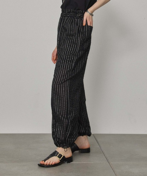 PUBLIC TOKYO(パブリックトウキョウ)の「ワッシャーラメストライプパンツ(カーゴパンツ・レディース・ホワイト/ブラック・FREE)」の5枚目の写真