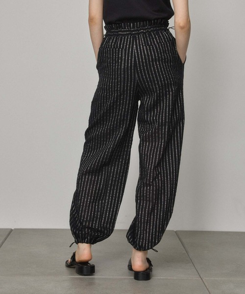 PUBLIC TOKYO(パブリックトウキョウ)の「ワッシャーラメストライプパンツ(カーゴパンツ・レディース・ホワイト/ブラック・FREE)」の6枚目の写真
