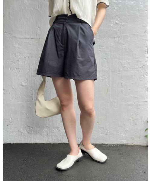 ALAND(エーランド)の「3.3 Field Trip/PLEATED WIDE ショートパンツ 2353163(その他パンツ・レディース・ネイビー/ベージュ/クリーム・FREE)」の3枚目の写真