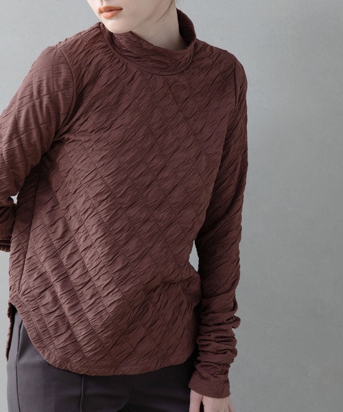 MARECHAL TERRE(マルシャルテル)の「キルティングトップス(Tシャツ/カットソー・レディース・ブラック/ブラウン/アイボリー/グリーン・MEDIUM)」の4枚目の写真