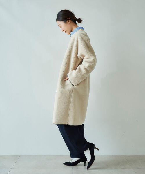 le.coeur blanc(ルクールブラン)の「リバーシブルフェイクムートンコート(ムートンコート・レディース・アイボリー/ダークグレー・36/38)」の4枚目の写真