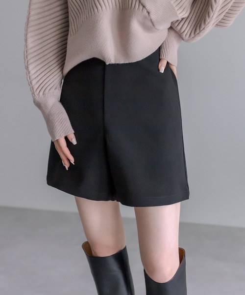 mline（エムライン）の「[mline] シンプルショートパンツ（その他パンツ・レディース・アイボリー/ブラック・1/2）」の2枚目の写真