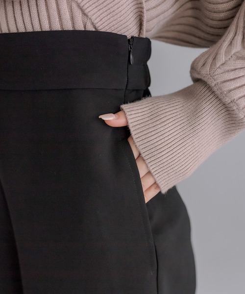 mline（エムライン）の「[mline] シンプルショートパンツ（その他パンツ・レディース・アイボリー/ブラック・1/2）」の8枚目の写真