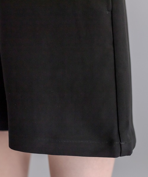 mline（エムライン）の「[mline] シンプルショートパンツ（その他パンツ・レディース・アイボリー/ブラック・1/2）」の5枚目の写真