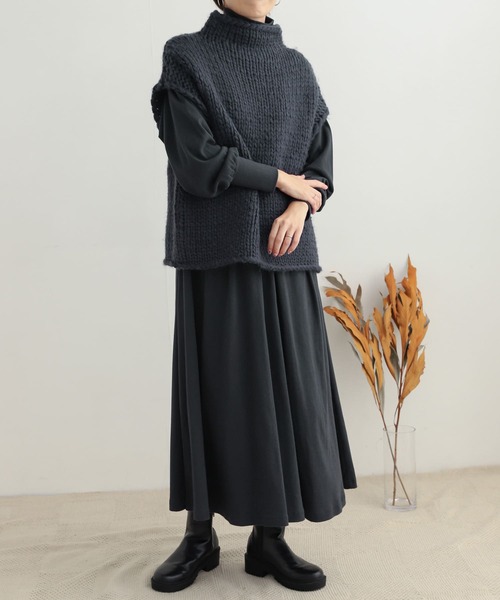 URBAN RESEARCH DOORS(アーバンリサーチドアーズ)の「タートルネックギャザーワンピース(ワンピース・レディース・チャコールグレー/ライトベージュ・MEDIUM)」の17枚目の写真