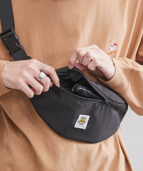 coen（コーエン）の「WILD WALLETS(ワイルドウォレット)別注ボディバッグ（ボディバッグ/ウエストポーチ・メンズ・ブラック/ベージュ/レッド・FREE）」の2枚目の写真