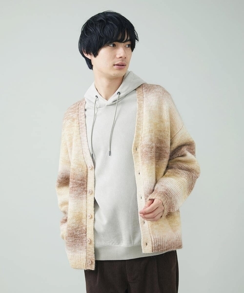 a.v.v（アーヴェヴェ）の「グラデーションワイドシルエットカーディガン（カーディガン/ボレロ・メンズ・ライトブルー/イエロー・46/48）」の13枚目の写真