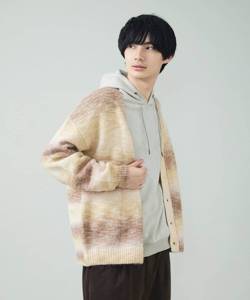 a.v.v（アーヴェヴェ）の「グラデーションワイドシルエットカーディガン（カーディガン/ボレロ・メンズ・ライトブルー/イエロー・46/48）」の15枚目の写真