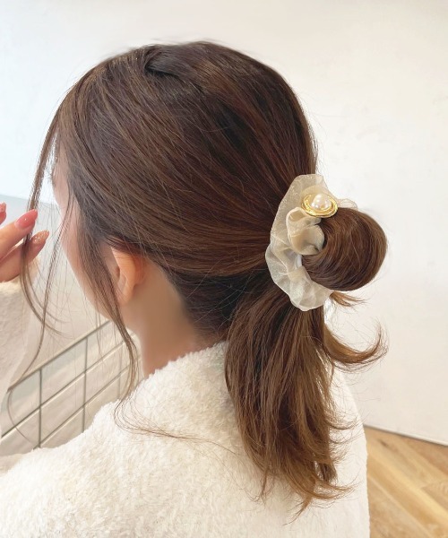 apres jour（アプレジュール）の「【apres jour×ARIAZ】シアーパールシュシュ（シュシュ・レディース・ブラック/オフホワイト・FREE）」の5枚目の写真