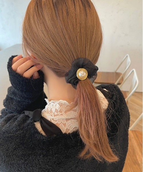 apres jour（アプレジュール）の「【apres jour×ARIAZ】シアーパールシュシュ（シュシュ・レディース・ブラック/オフホワイト・FREE）」の7枚目の写真