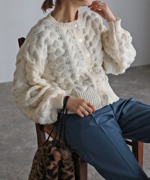 Yucca（ユッカ）の「モコモコショート丈ニットカーディガン（カーディガン/ボレロ・レディース・ラベンダー/チャコールグレー/オフホワイト・MEDIUM）」の17枚目の写真