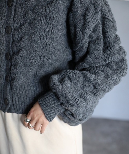 Yucca（ユッカ）の「モコモコショート丈ニットカーディガン（カーディガン/ボレロ・レディース・ラベンダー/チャコールグレー/オフホワイト・MEDIUM）」の5枚目の写真