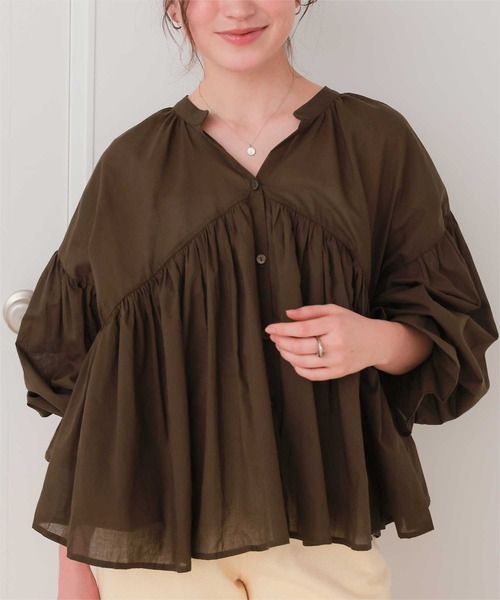 titivate（ティティベイト）の「キャンディースリーブギャザーブラウス（シャツ/ブラウス・レディース・ラベンダー/グリーン/ブラック/オフホワイト/グリーン系その他/ダークブラウン/ライトブルー/ライトピンク・S/M）」の4枚目の写真