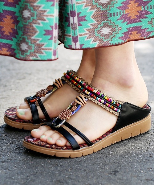 チチカカ(チチカカ)の「エスニックビーズサンダル(サンダル・レディース・ブラック/オフホワイト/ブルー・MEDIUM/LARGE)」の3枚目の写真