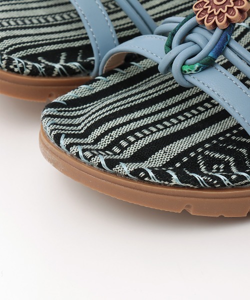 チチカカ(チチカカ)の「エスニックビーズサンダル(サンダル・レディース・ブラック/オフホワイト/ブルー・MEDIUM/LARGE)」の17枚目の写真