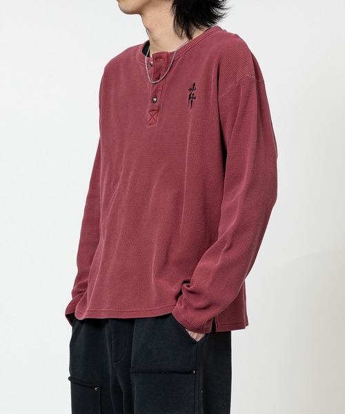 JOHN'S CLOSET(ジョンズクローゼット)の「【13】ワンポイント刺繍 ヘンリーネック ピグメントワッフルロンT(Tシャツ/カットソー・メンズ・パープル/スミクロ/キャメル/レッド/チャコールグレー/ブラック・MEDIUM/LARGE)」の20枚目の写真