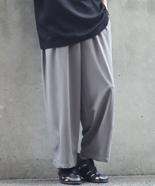 SITRY(シトリー)の「amundsen 2 tuck wide pants/梨地織り 2タック ワイドパンツ セットアップ対応可(スラックス・メンズ・グレー/ベージュ/ブラック/チャコールグレー/グリーン・L/M/LL)」の3枚目の写真
