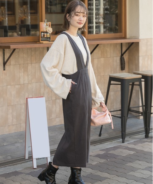 ad thie(アドティエ)の「着やせ ナロージャンパースカート 裏毛(サロペット/オーバーオール・レディース・ブラック/オートミール/アイボリー/ベージュ/チャコール・FREE)」の8枚目の写真
