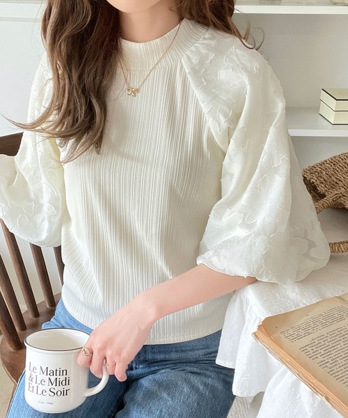 mily bilet(ミウィビレット)の「【mily bilet】大人華やぐ。袖シアー花柄トップス(シャツ/ブラウス・レディース・ブラック/アイボリー・MEDIUM/SMALL/X-LARGE/LARGE)」の3枚目の写真