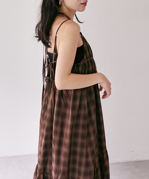 Chico(チコ)の「チェックホルターキャミワンピース(ワンピース・レディース・ブラック系その他/ブラック/ブラウン系その他/ブラウン・FREE)」の19枚目の写真