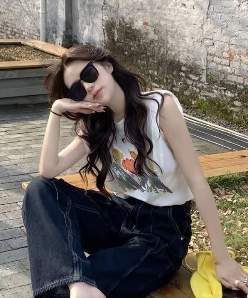 DIAVEL（ディアベル）の「綿100%　フラワープリントノースリーブＴシャツ（Tシャツ/カットソー・レディース・ホワイト・M）」の4枚目の写真