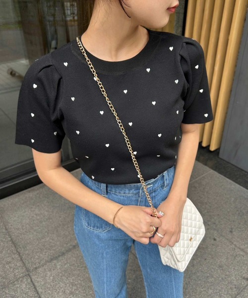 one after another NICE CLAUP（ワンアフターアナザーナイスクラップ）の「ハート刺繍パフスリーブニット（ニット/セーター・レディース・ブラック/アイボリー/ベージュ・FREE）」の10枚目の写真