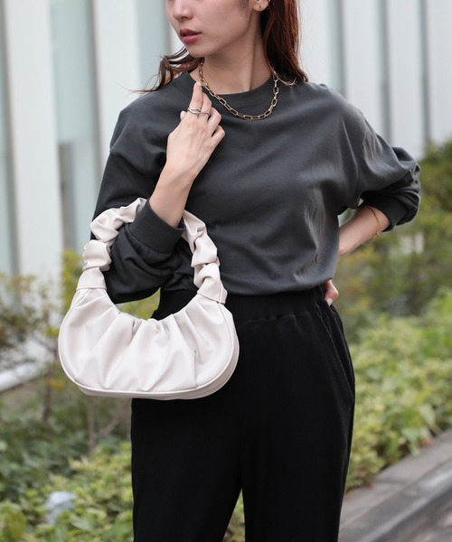 United Athle(ユナイテッドアスレ)の「なめらかな肌触りが癖になる!【United Athle】6.2オンス プレミアム ロングスリーブ Tシャツ ロンT 5913(Tシャツ/カットソー・レディース・ホワイト/スミクロ/ネイビー/アッシュ/ブラック/セージグリーン/スモークピンク・XXL/S/M/L/XL)」の3枚目の写真