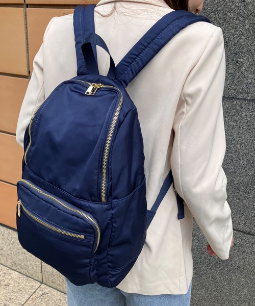 Bermosa（ベルモサ）の「A4対応 7ポケット軽量ナイロンリュックサック