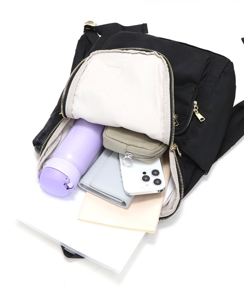 Bermosa（ベルモサ）の「A4対応 7ポケット軽量ナイロンリュックサック