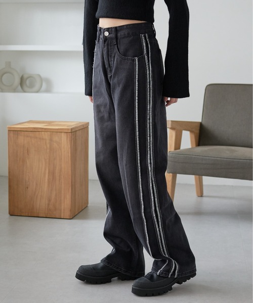 ECRIRE(エクリール)の「サイドライン ストレートデニムパンツ(デニムパンツ・レディース・ブラック・M)」の6枚目の写真
