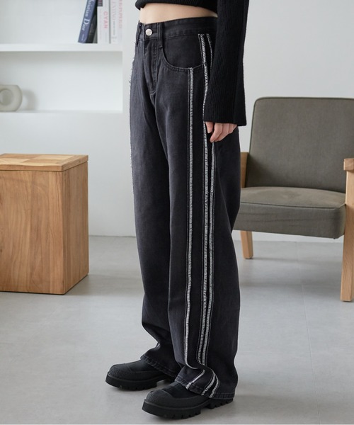 ECRIRE(エクリール)の「サイドライン ストレートデニムパンツ(デニムパンツ・レディース・ブラック・M)」の10枚目の写真