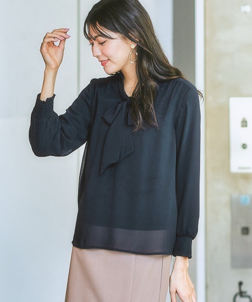 7days Life Styling（セブンデイズライフスタイリング）の「【あったか裏地付】リボンタイブラウス（シャツ/ブラウス・レディース・グレー/ライトベージュ/オフホワイト/ネイビー/パープル系・L/M/S/3L/LL）」の4枚目の写真