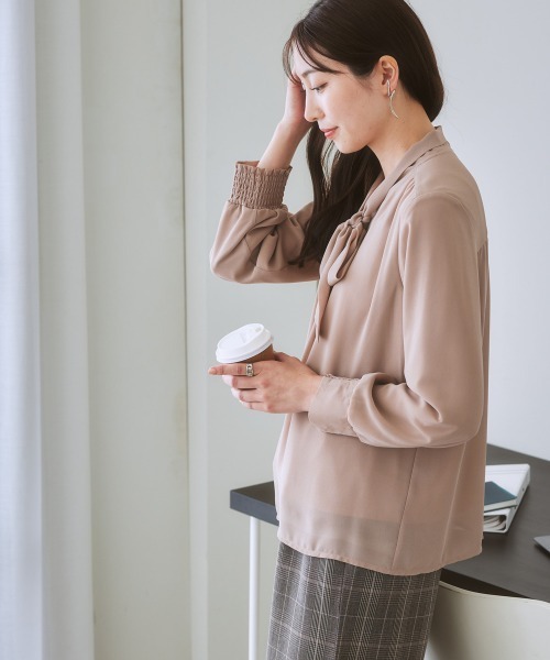 7days Life Styling（セブンデイズライフスタイリング）の「【あったか裏地付】リボンタイブラウス（シャツ/ブラウス・レディース・グレー/ライトベージュ/オフホワイト/ネイビー/パープル系・L/M/S/3L/LL）」の21枚目の写真