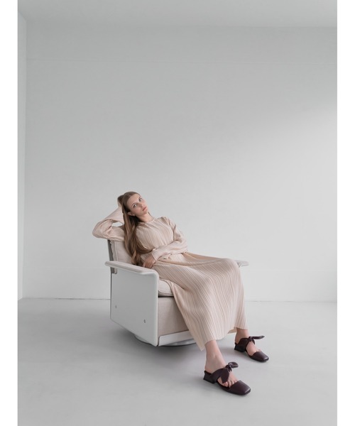 Cla STEllaR(クラステラ)の「プリーツ ロング ドレス 長袖 ワンピース(ワンピース・レディース・ブラック/ライトベージュ/ブラウン・S/M)」の16枚目の写真