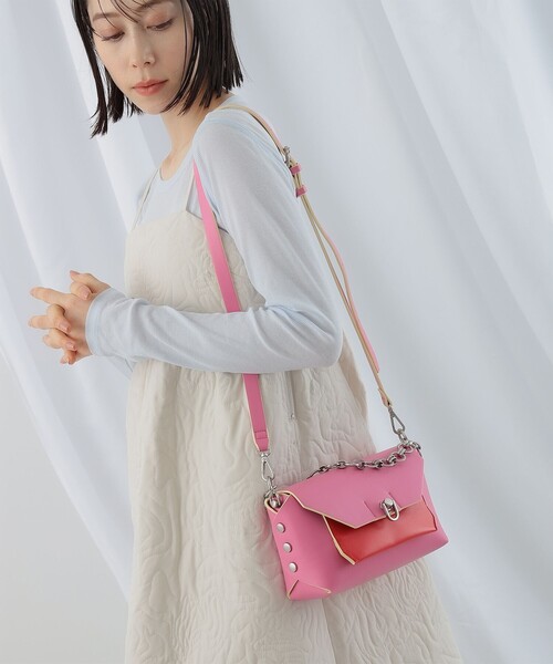Ray BEAMS（レイビームス）の「Ray BEAMS / チェーン スクエア バッグ（ショルダーバッグ・レディース・ブラック/ピンク・ONE SIZE）」の3枚目の写真