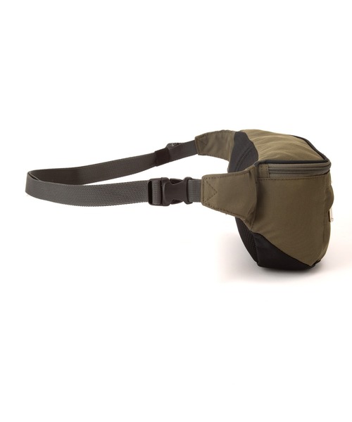 Champion(チャンピオン)の「Champion/チャンピオン ブライアン ウエストバッグ 2L No.63822(ボディバッグ/ウエストポーチ・キッズ・ブラック/ネイビー/カーキ/グレー・FREE)」の11枚目の写真